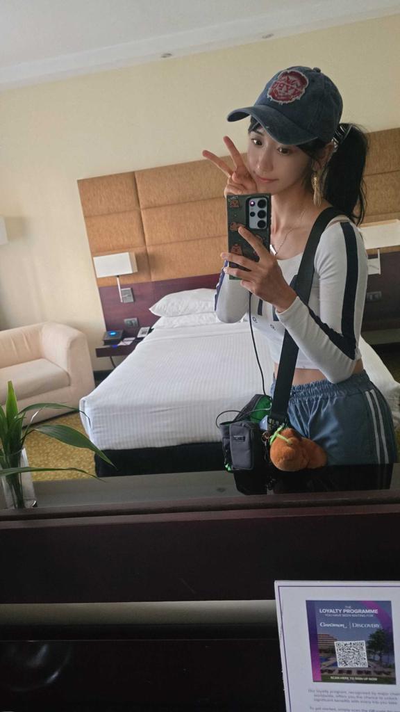 Hey guys Literally just arrived sri lanka hotel and checked in took longer with  - Jinnytty