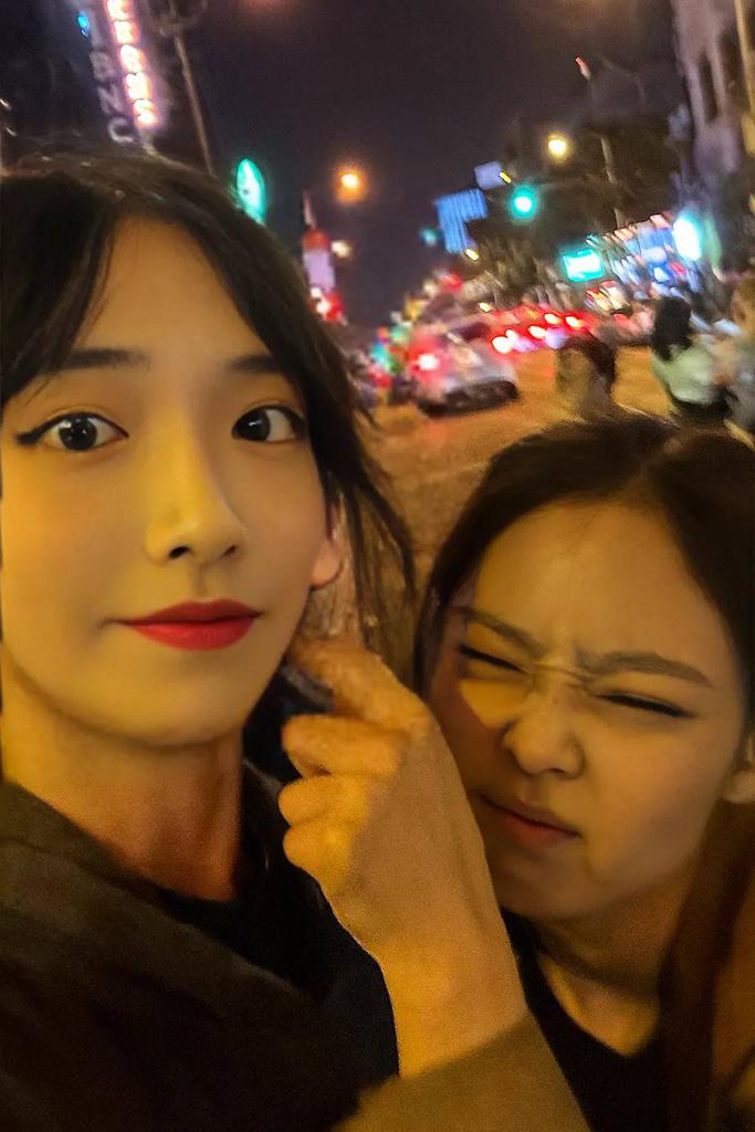 Fansmade-stuff 2025-07-01 Ai selfie by welcomebach6  - Jinnytty