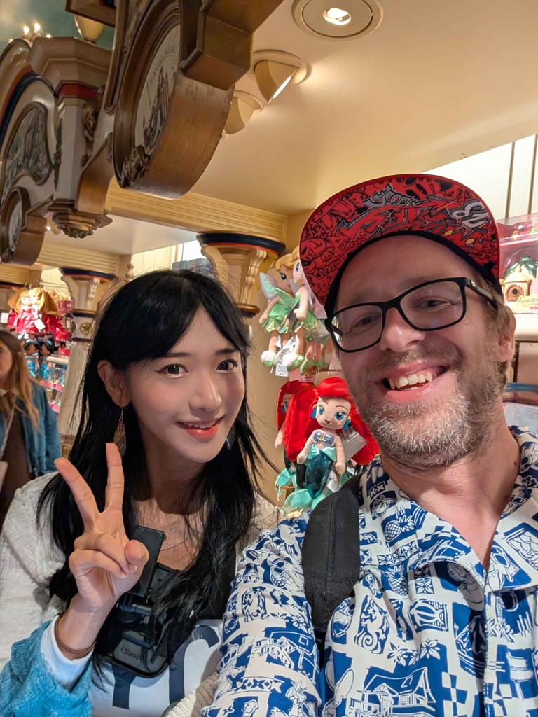 Sad that it's my last day at Disneyland Paris, but accidentally running into Jin - Jinnytty