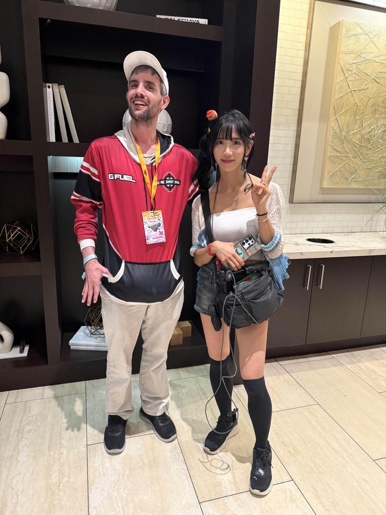Saw Jinny at Twitchcon 🙂