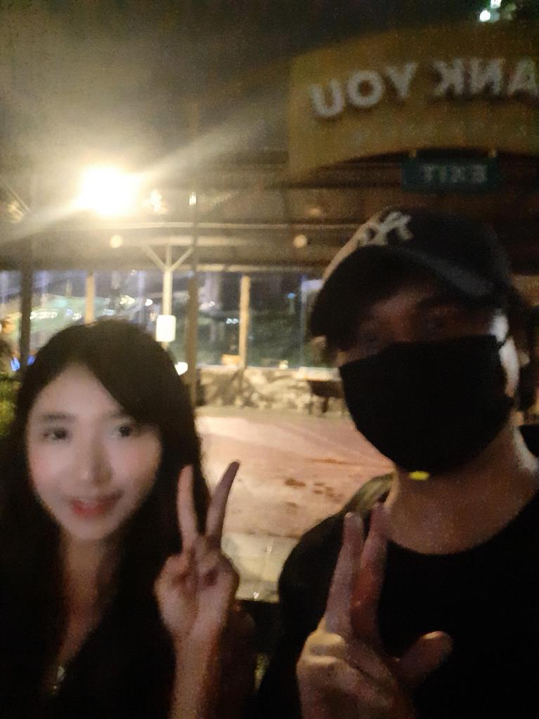 Thank you for the pics Jinny, sorry for the bad lighting and blurry image, Enjoy