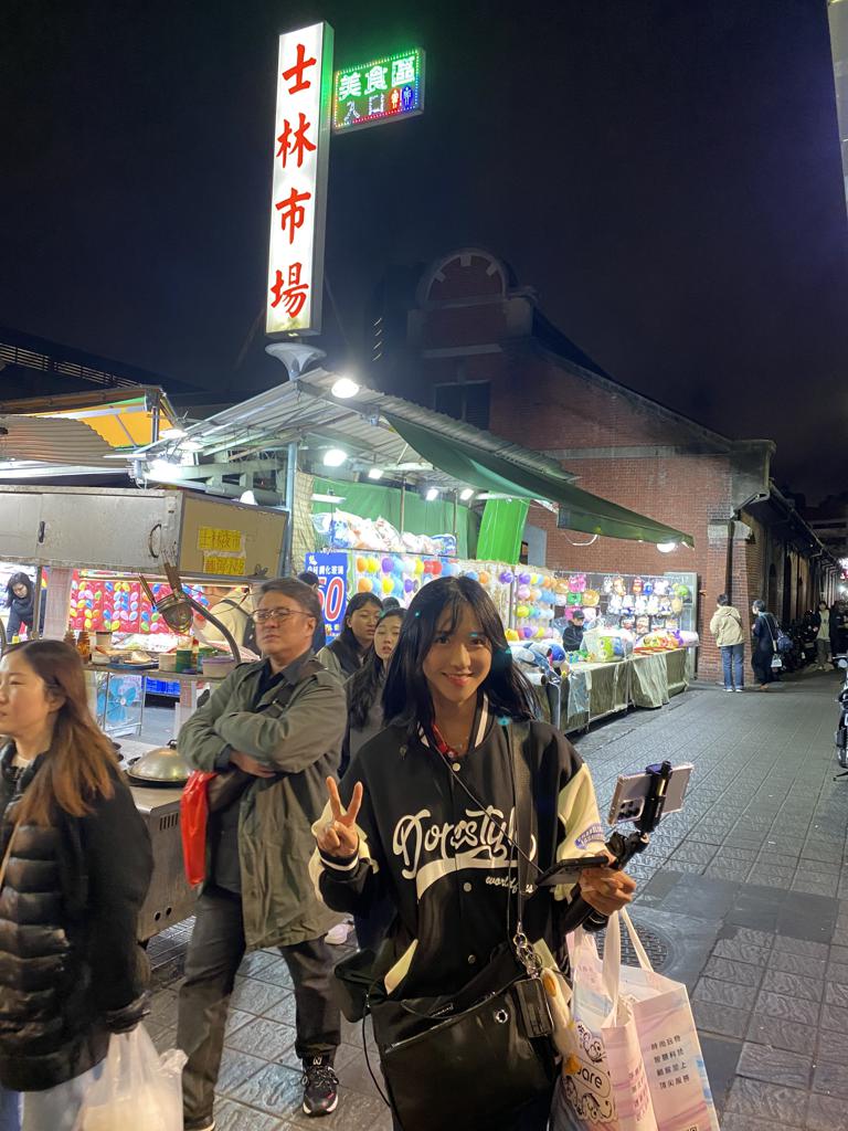 Today’s iPhone pictures at Shih-Lin night market near 五豬; submitting my picture 