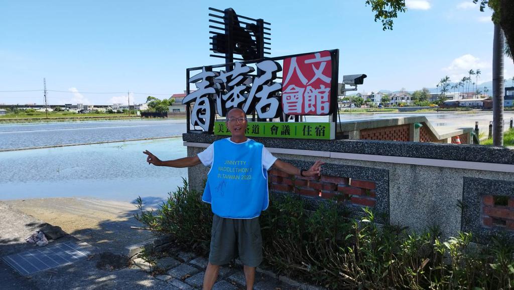 WADDLETHON 1 : DAY 1 The manager of Yilan B&B wore commemora